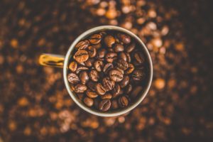 Šálka kávy-Kofeín ako prírodný stimulant